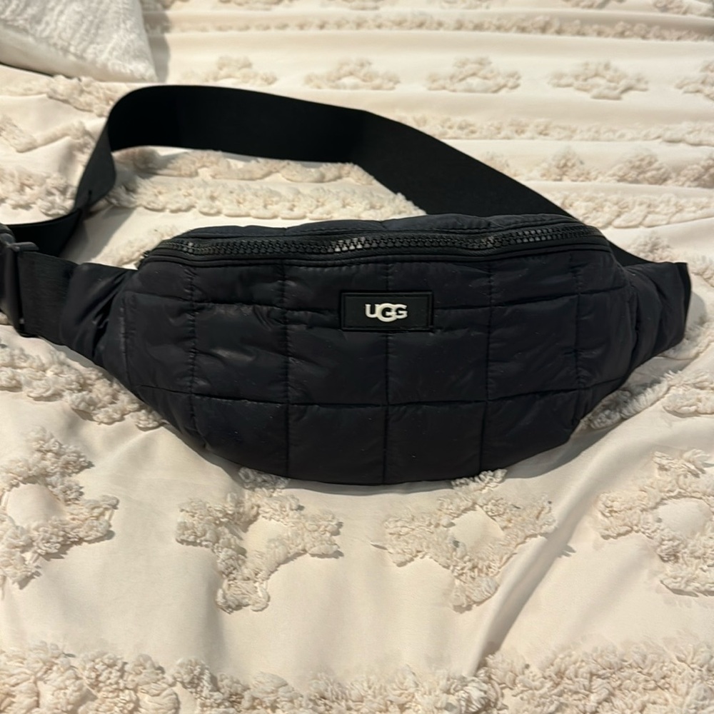 EUC - like new UGG Gibbs Belt Bag Puff.